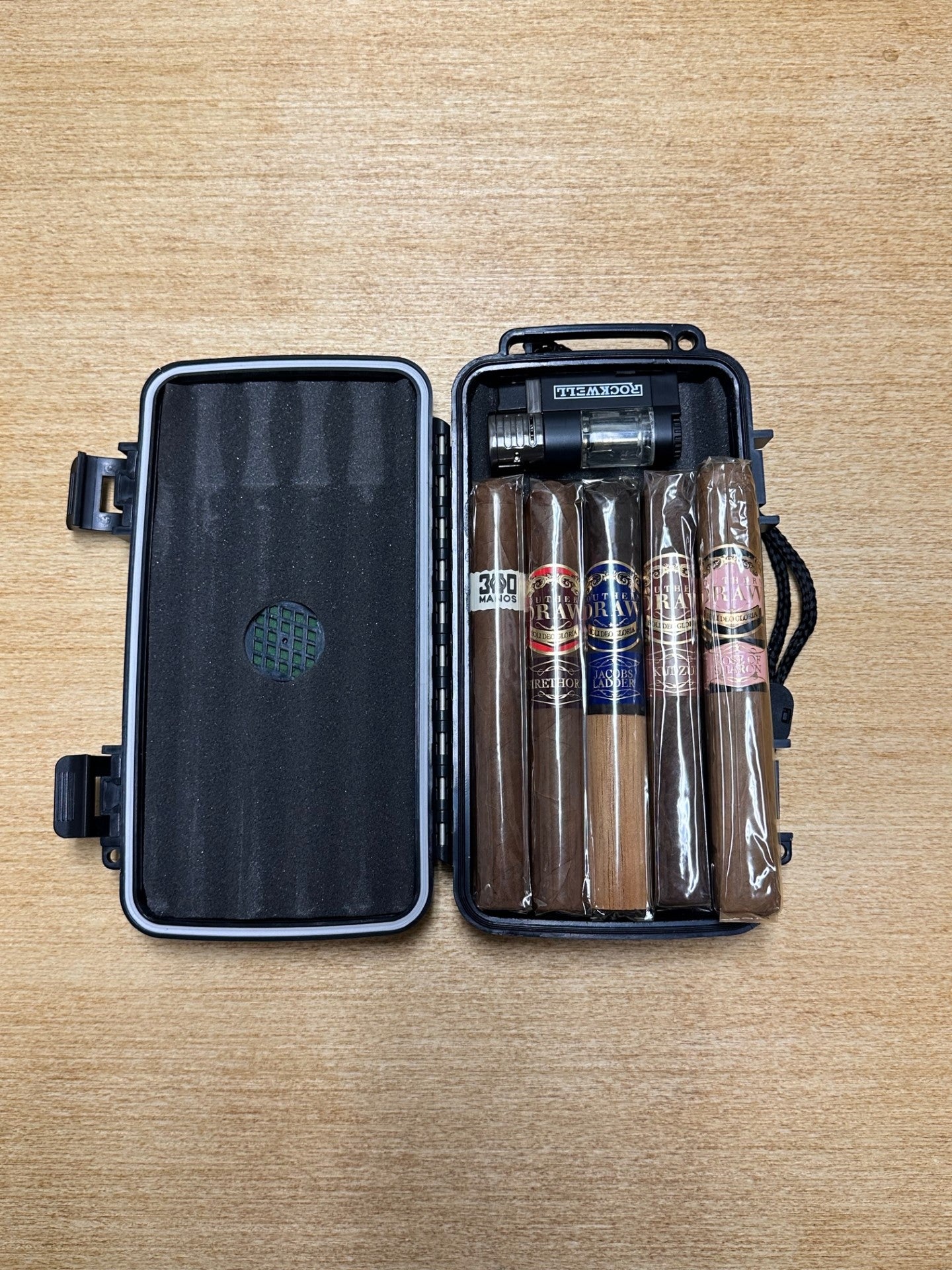 Southern Draw Travel Humidor with 5 Cigars & Lighter